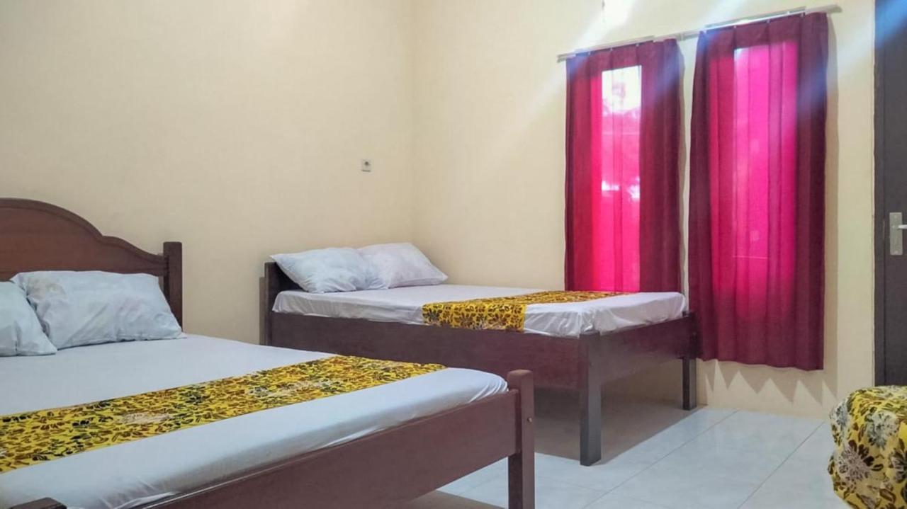 Zulfina Homestay Syariah Mitra Reddoorz Banyuwangi  Exteriér fotografie
