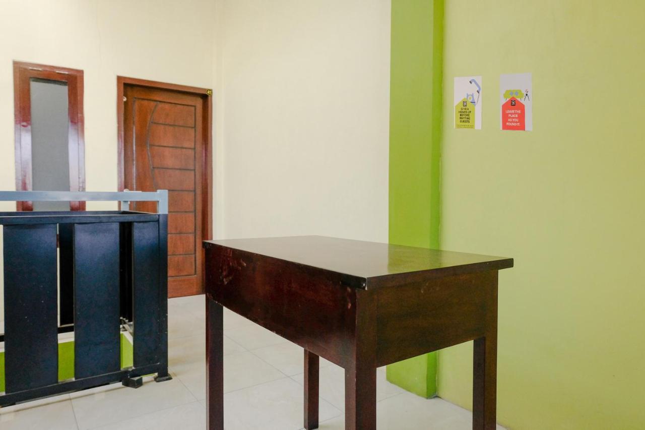 Zulfina Homestay Syariah Mitra Reddoorz Banyuwangi  Exteriér fotografie