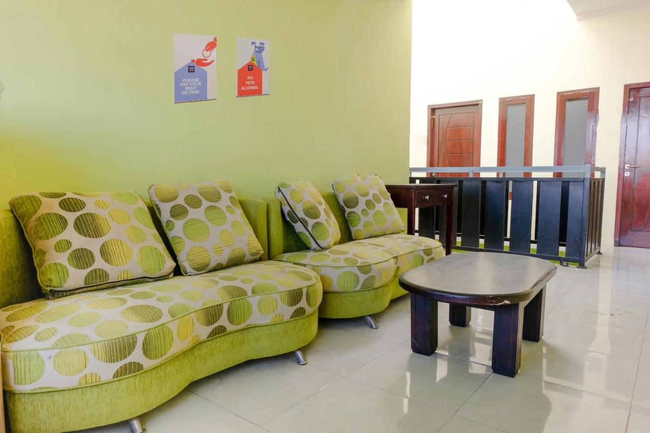 Zulfina Homestay Syariah Mitra Reddoorz Banyuwangi  Exteriér fotografie