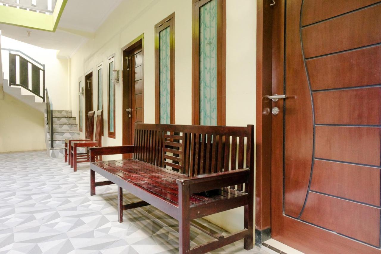 Zulfina Homestay Syariah Mitra Reddoorz Banyuwangi  Exteriér fotografie